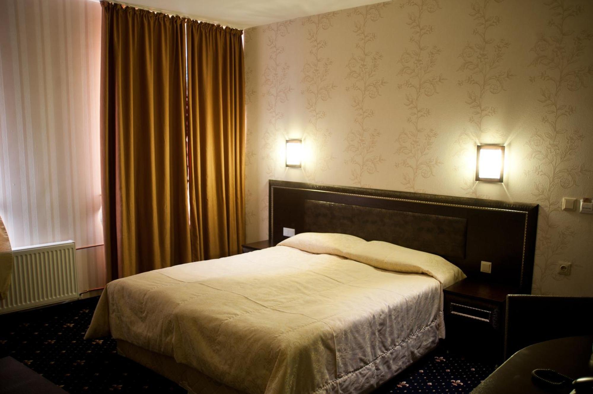 Hotel Victoria Panagyurishte Ngoại thất bức ảnh